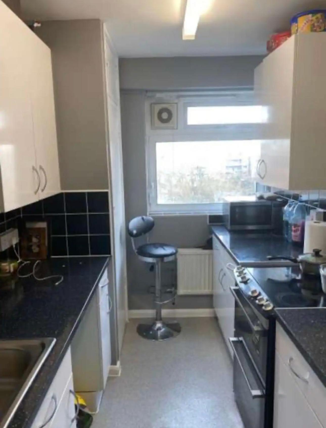 Double Private Room With Shared Bathroom Facilities London Exterior photo